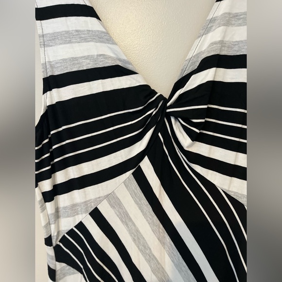 Ronni Nicole Maxi Dress, size L, empire style, with twist in front - Picture 7 of 7